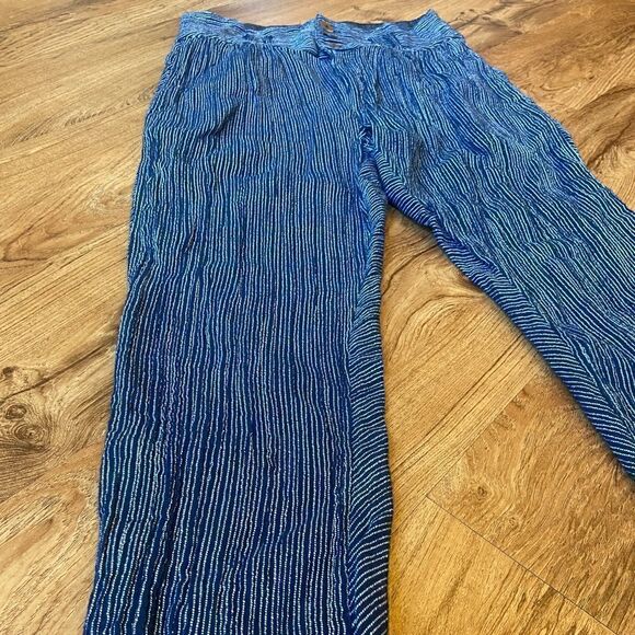 Free People navy/white vertical stripe casual Capri pants - Picture 3 of 4